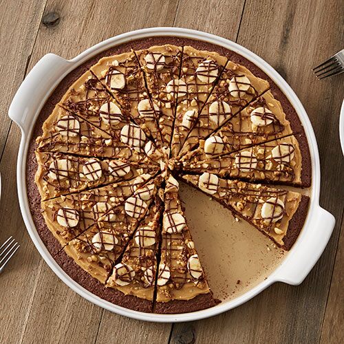 Peanutty Brownie Pizza